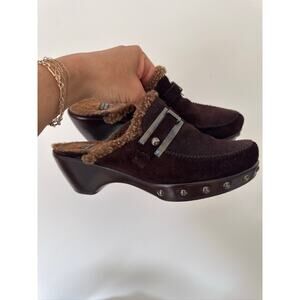 Stuart Weitzman Vintage Y2K Shearling Lined Suede Clogs - Brown Slip-On Mules